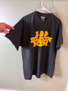 Gildan Black '100 Black Men' Graphic Tee - Black/Yellow